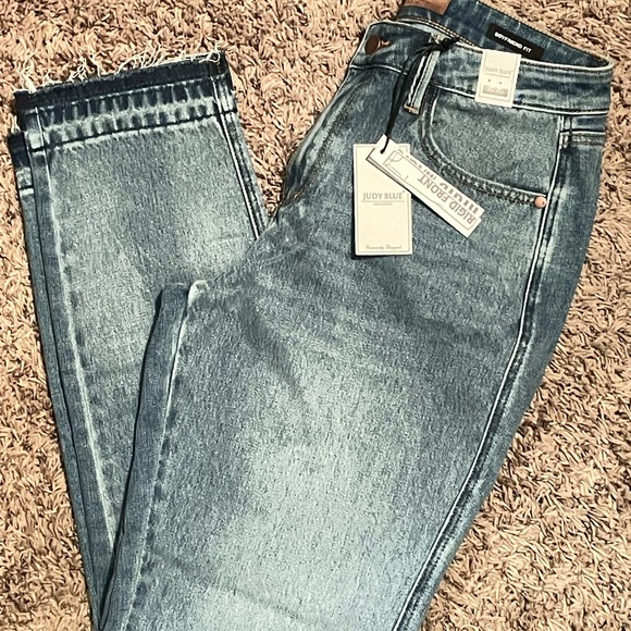 Judy Blue High Rise Blue Jeans - Picture 1 of 5